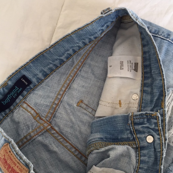 Destroyed Levi’s shorts - Picture 6 of 7